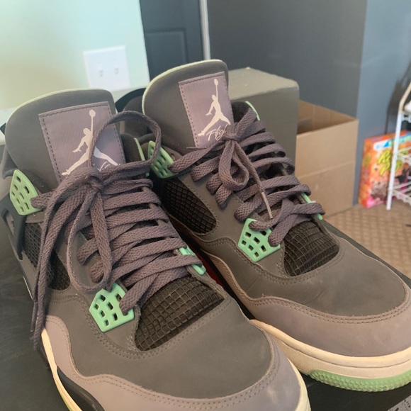 Jordan 4 Green Glow - Picture 2 of 6